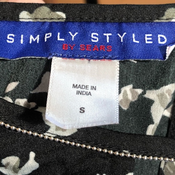 Simply Styled Black Floral Cut Out Long Sleeve Blouse - Picture 6 of 6